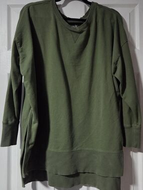 Terra & Sky Olive Green Crewneck Pullover